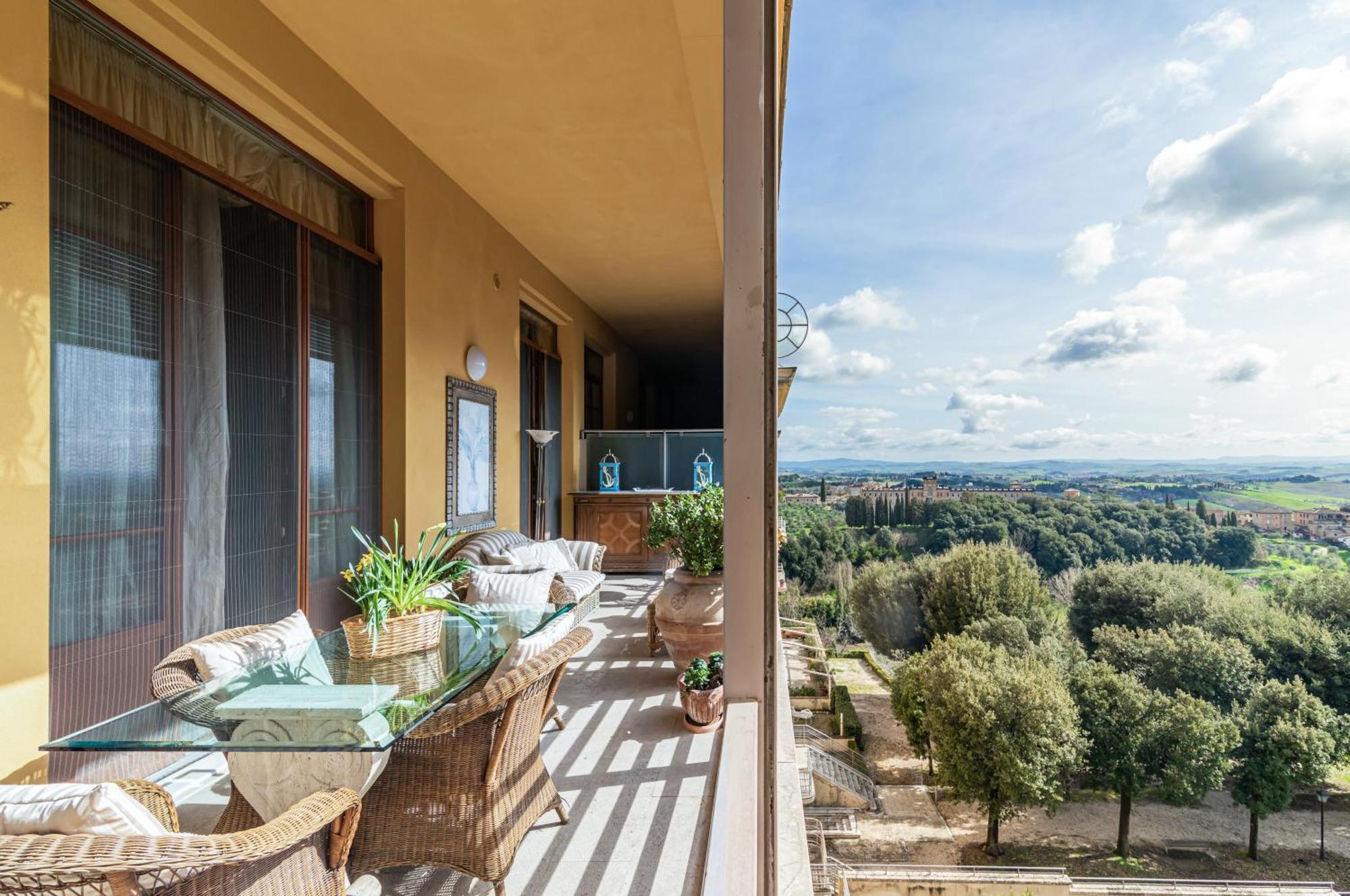 Porta Tufi Luxury Apartment With Private Parking! Siena Eksteriør bilde