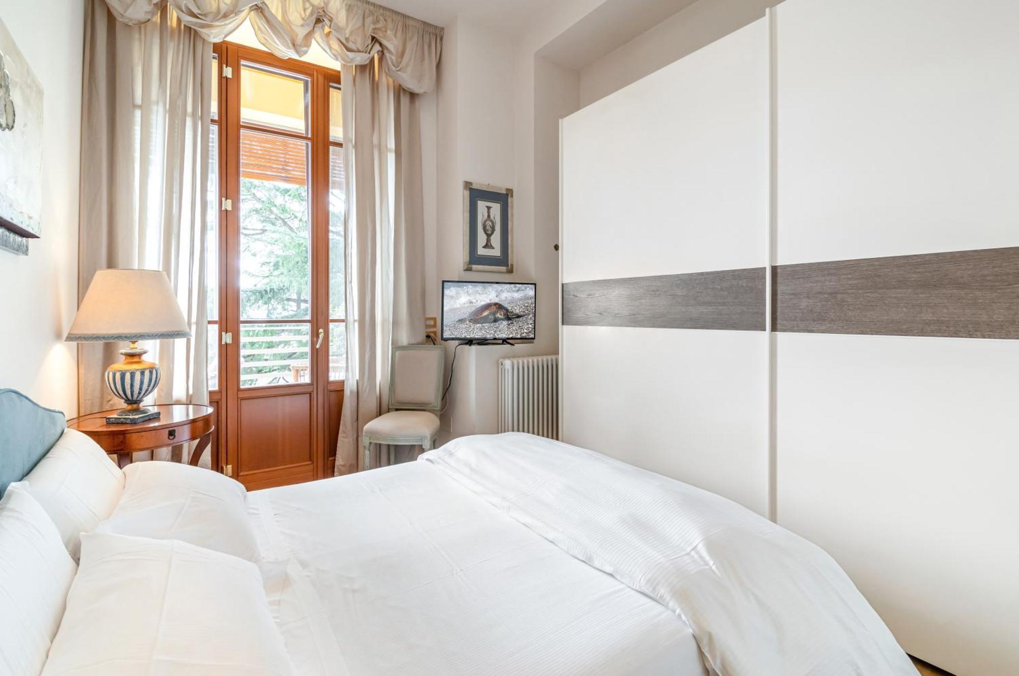 Porta Tufi Luxury Apartment With Private Parking! Siena Eksteriør bilde