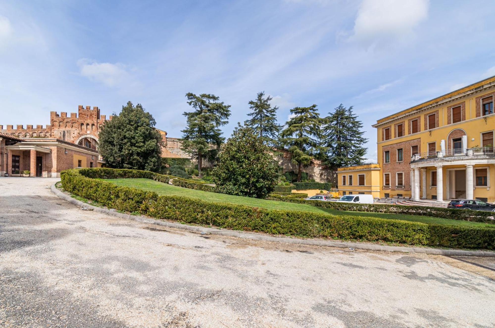 Porta Tufi Luxury Apartment With Private Parking! Siena Eksteriør bilde